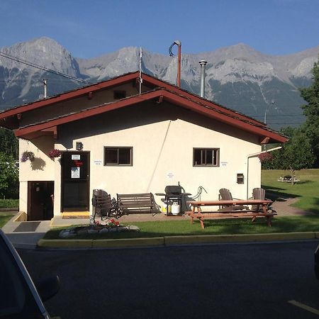 The Gateway Inn Canmore Bagian luar foto