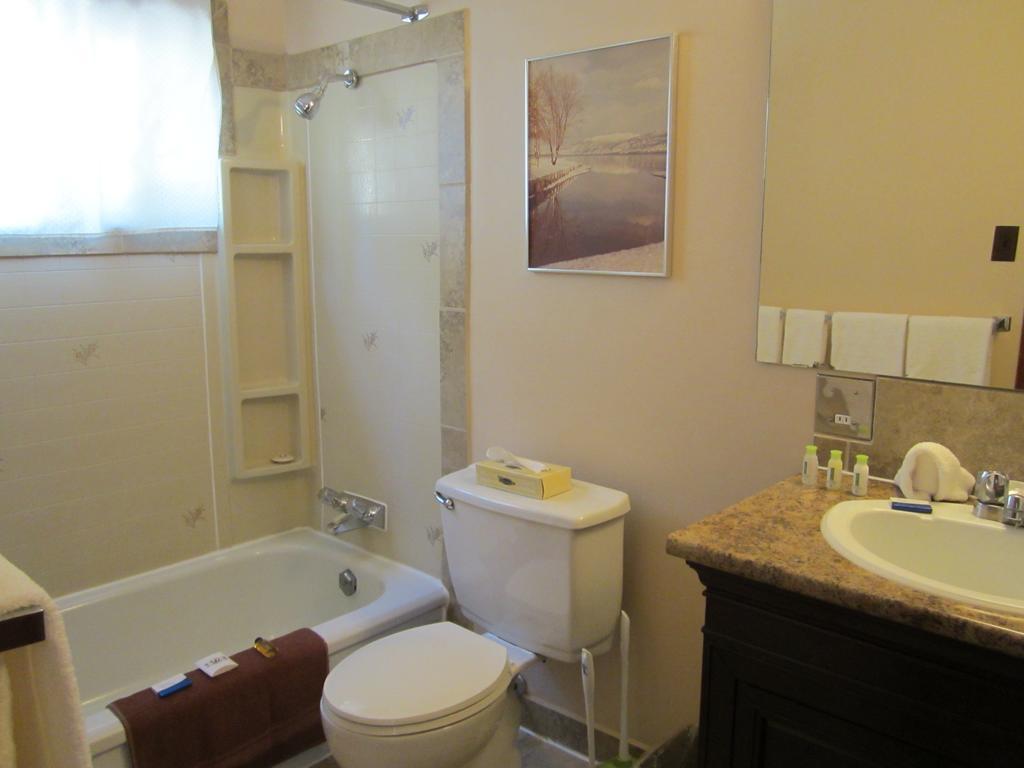 The Gateway Inn Canmore Bagian luar foto