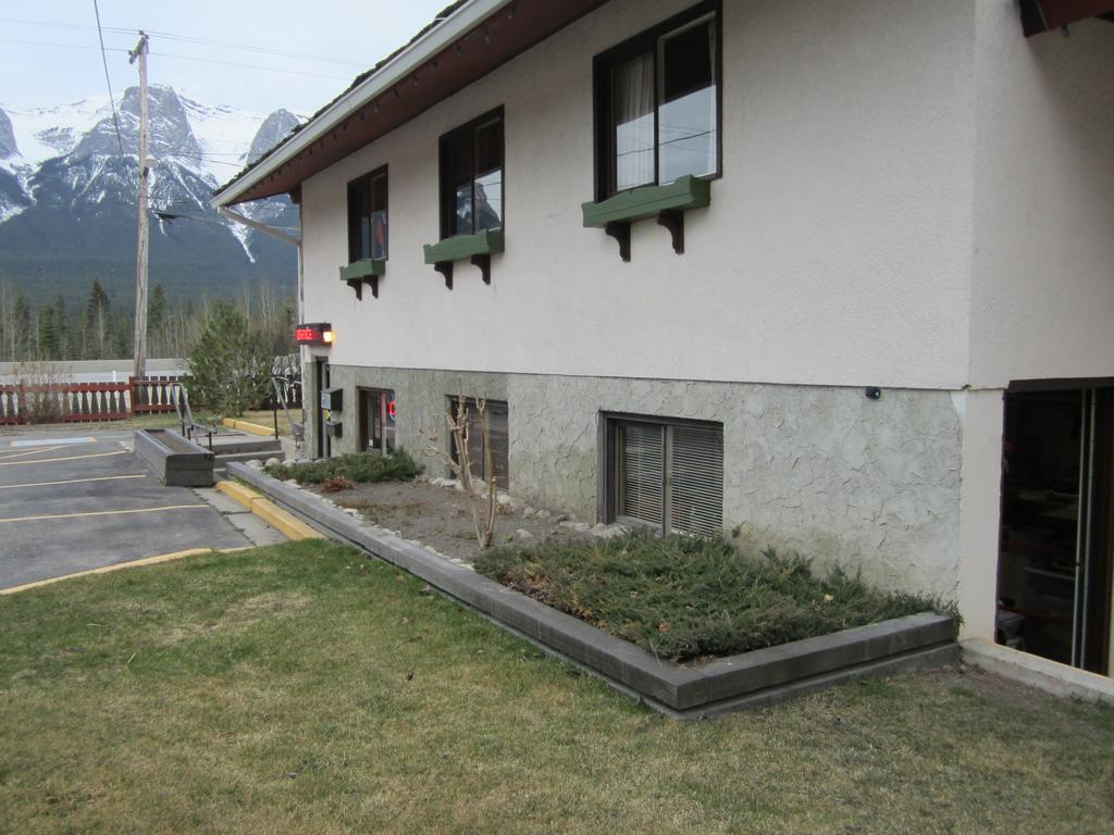 The Gateway Inn Canmore Bagian luar foto