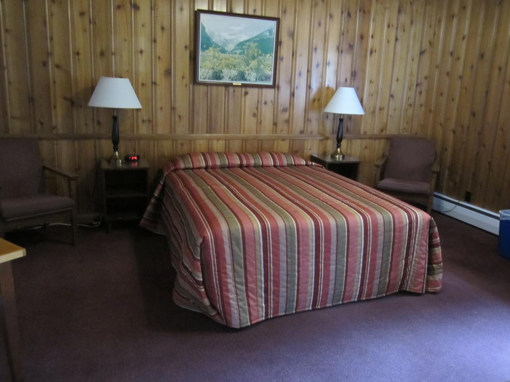 The Gateway Inn Canmore Ruang foto