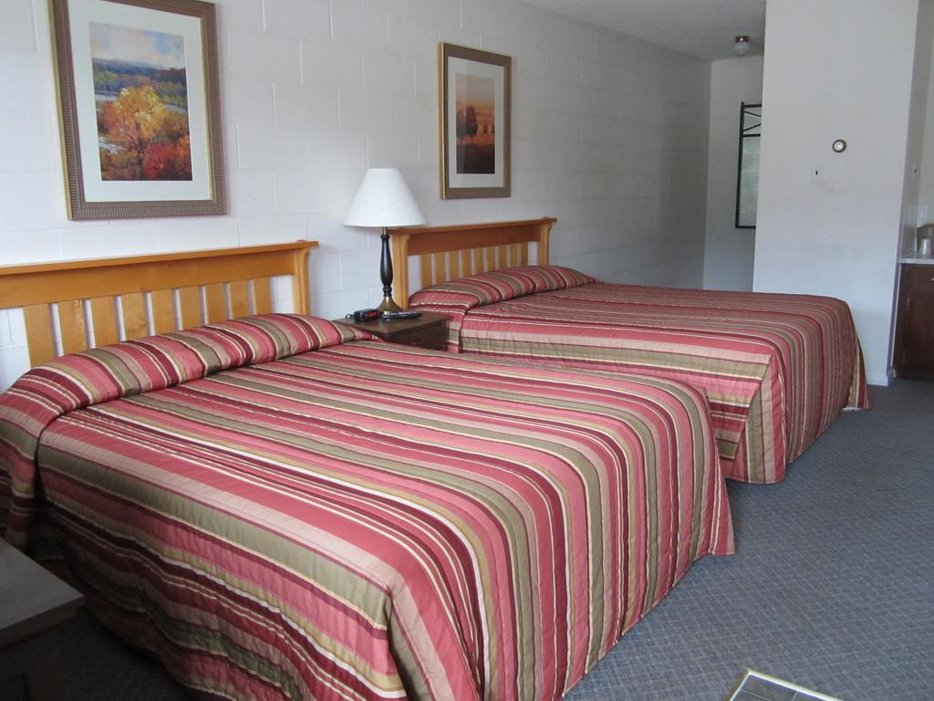The Gateway Inn Canmore Ruang foto