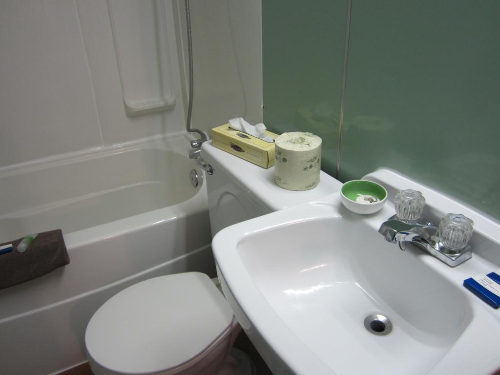 The Gateway Inn Canmore Bagian luar foto