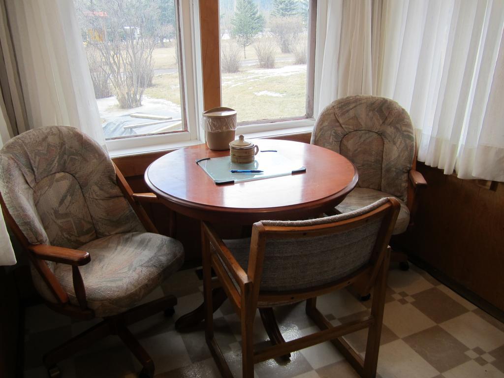 The Gateway Inn Canmore Bagian luar foto
