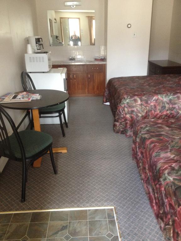 The Gateway Inn Canmore Bagian luar foto