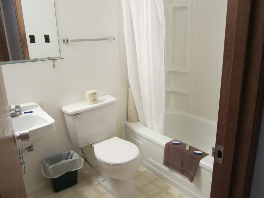 The Gateway Inn Canmore Bagian luar foto